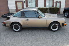 Porsche 911 SC Targa Gold 1982 Passenger Side View