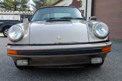 Porsche 911 SC Targa Gold 1982 Front View